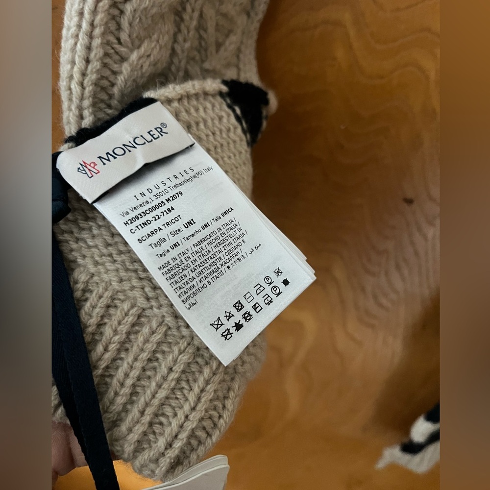 Moncler Scairpa Tricot Tan and Black Cable Knit cashmere blend Scarf - Picture 7 of 14
